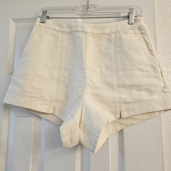 Doen White Shorts
